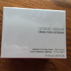 Armani Crema Nera Supreme Cream - light texture